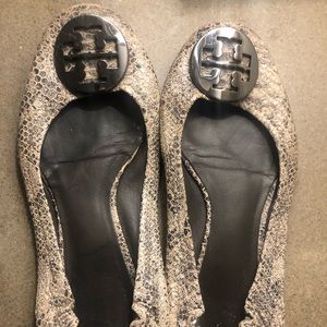 Tory Burch Size 7 Snakeskin Flats